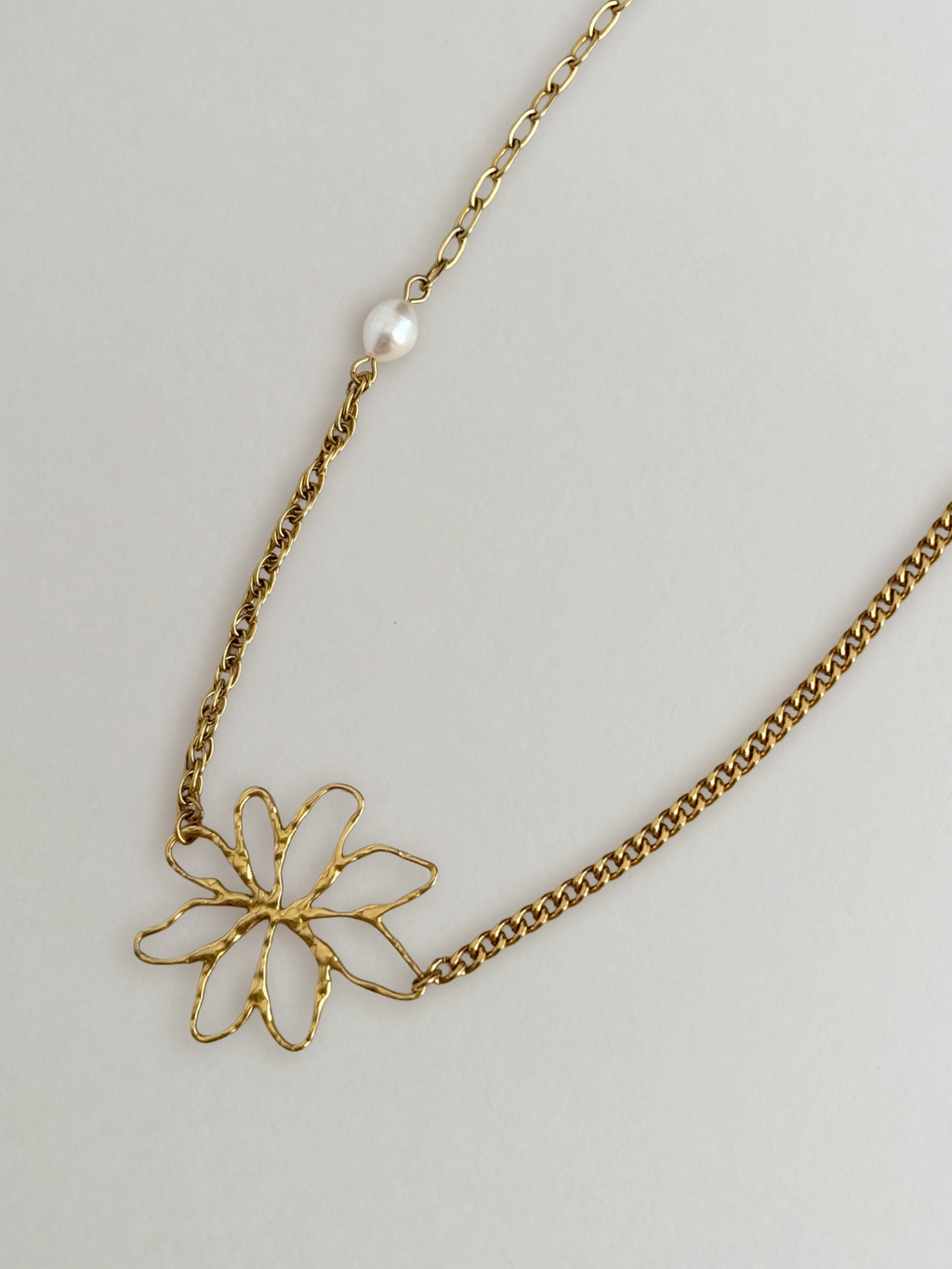 Collier Bloom