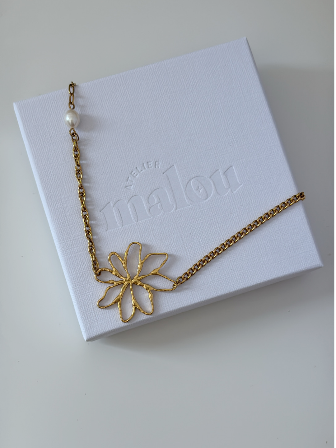 Collier Bloom