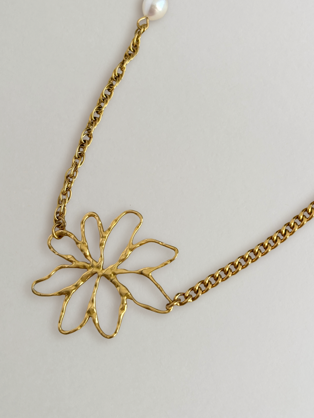 Collier Bloom